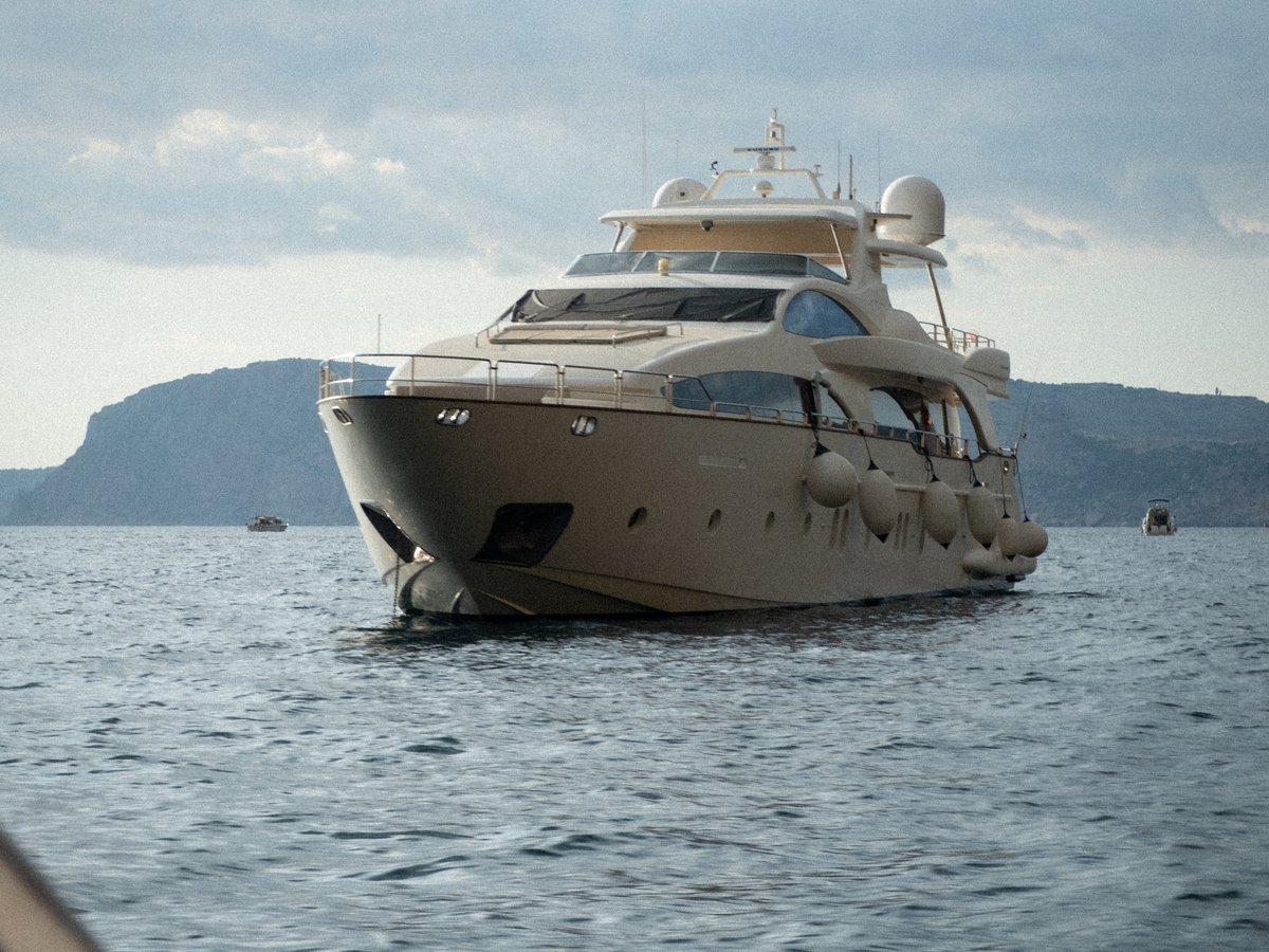 TRAP YACHT